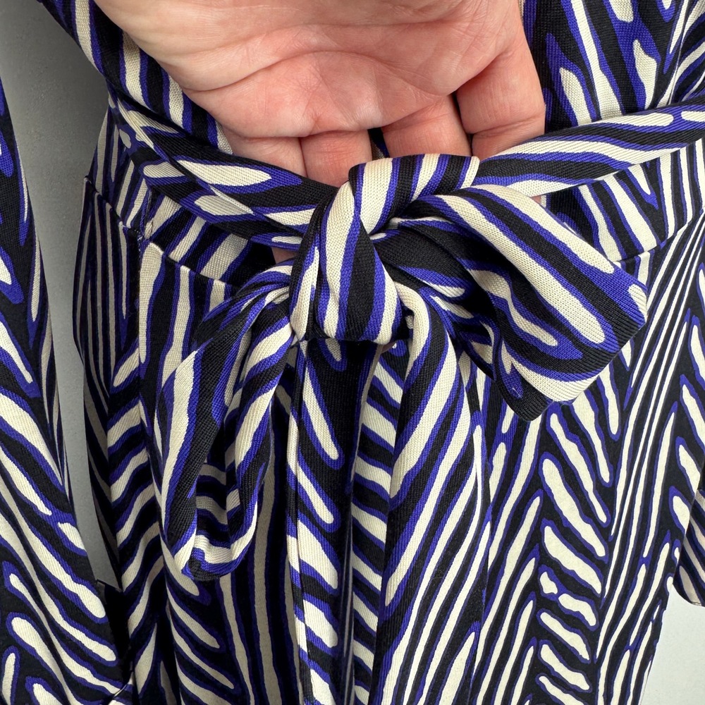 Diane von Furstenberg Julie Silk Wrap Dress Black Blue White Zebra Print Size 12 - Picture 7 of 16